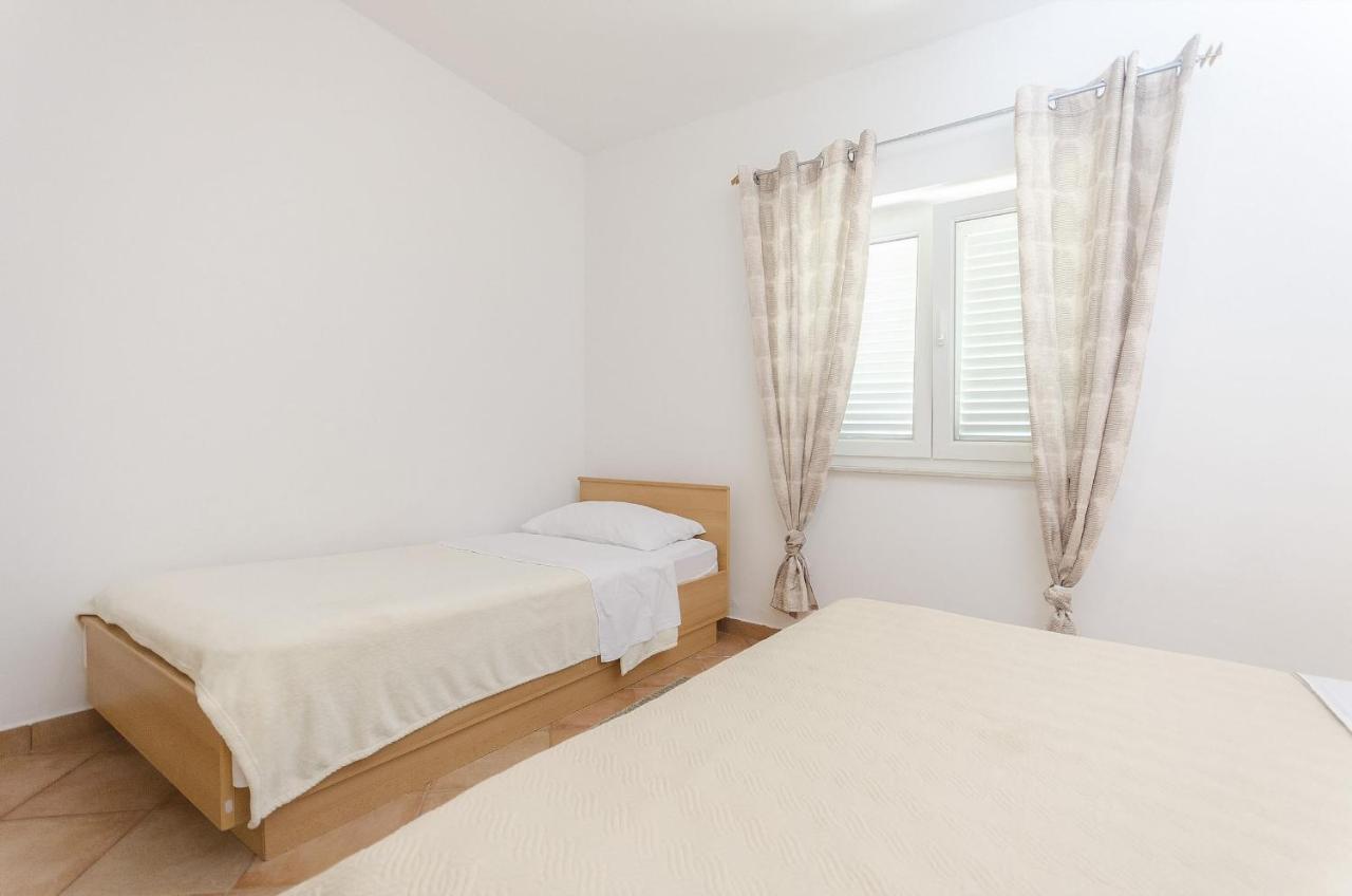 Apartments Karolina Vodice Exterior photo