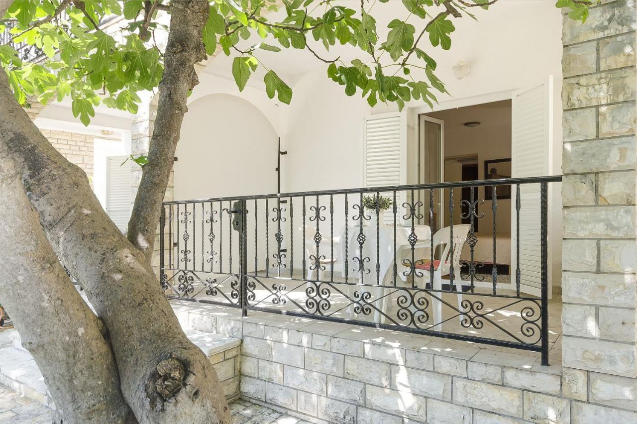 Apartments Karolina Vodice Exterior photo