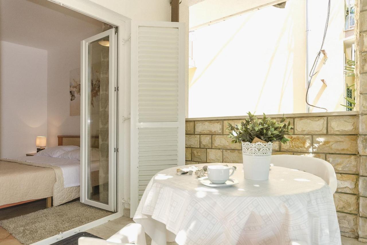 Apartments Karolina Vodice Exterior photo